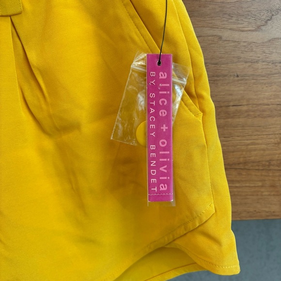 NWT alice + olivia Butterfly Sunflower Shorts, Size 10 - Picture 11 of 12